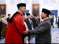 Presiden Prabowo Lantik Hakim Konstitusi Ketua dan Anggota Ombudsman RI dan Duta Besar LBBP RI di Istana Kepresidenan