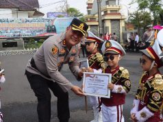 Kapolres Ciamis Beri Penghargaan Personel Berprestasi dan Polisi Cilik TK Kemala Bhayangkari 25 Ciamis