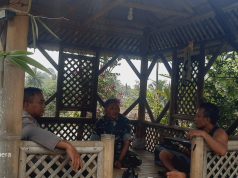 Bhabinkamtibmas dan Babinsa Desa Lumbung Perkuat Silaturahmi, Polisi Ajak Warga Jaga Kamtibmas dan Dukung Ketahanan Pangan