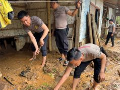 Sat Samapta Polres Ciamis Gerak Cepat Evakuasi Material Longsor di Desa Sukamaju Cihaurbeuti