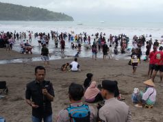 Dipadati Wisatawan, Polres Pangandaran Perketat Pengamanan Pantai Saat Libur Panjang