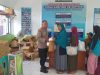 Polsek Lakbok Polres Ciamis Awasi Distribusi Bantuan Pangan ke Warga Padaringan