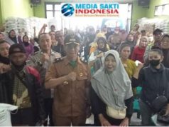 Pembagian Beras dan Minyak Goreng di Desa Cicalengka Kulon di Hadiri Kepala Desa H.Deni Hamdani