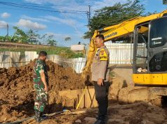 Cipta Kondisi, Polsek Lakbok Polres Ciamis Datangi Warga Cintaratu Saat Beraktifitas