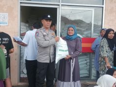 Polsek Ciamis Hadir Kawal dan Amankan Penyaluran Bantuan Pangan Beras bagi 1.125 KPM di Desa Sadananya