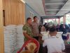 Bhabinkamtibmas Polsek Pamarican Monitoring Penyaluran Bantuan Pangan Beras untuk 810 KPM