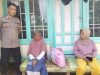 Polsek Cijeungjing Bantu Warga Terlantar, Antar Kembali ke Pihak Keluarga
