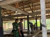 Polsek Cihaurbeuti Dampingi Dinas Lingkungan Hidup Tindak Lanjuti Laporan Pencemaran Air di Desa Sukahaji