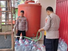 Polsek Pamarican Salurkan 2.000 Liter Air Bersih untuk Warga Desa Sukajaya, Bantu Atasi Dampak Musim Kemarau