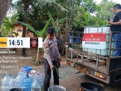 Polsek Pamarican Salurkan Bantuan Air Bersih untuk Warga Terdampak Kekeringan di Desa Sukamukti