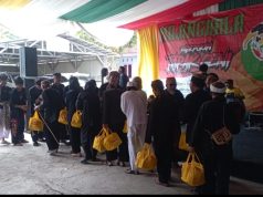Polsek Cijeungjing Bersama TNI Amankan Pembagian Sembako Milangkala Padepokan Tapak Geni, Dukung Kegiatan Sosial Masyarakat