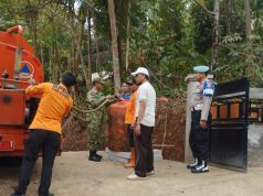 Polres Ciamis Kawal Penyaluran Bantuan Air Bersih di Margaharja, Bantu 100 KK Terdampak Kemarau